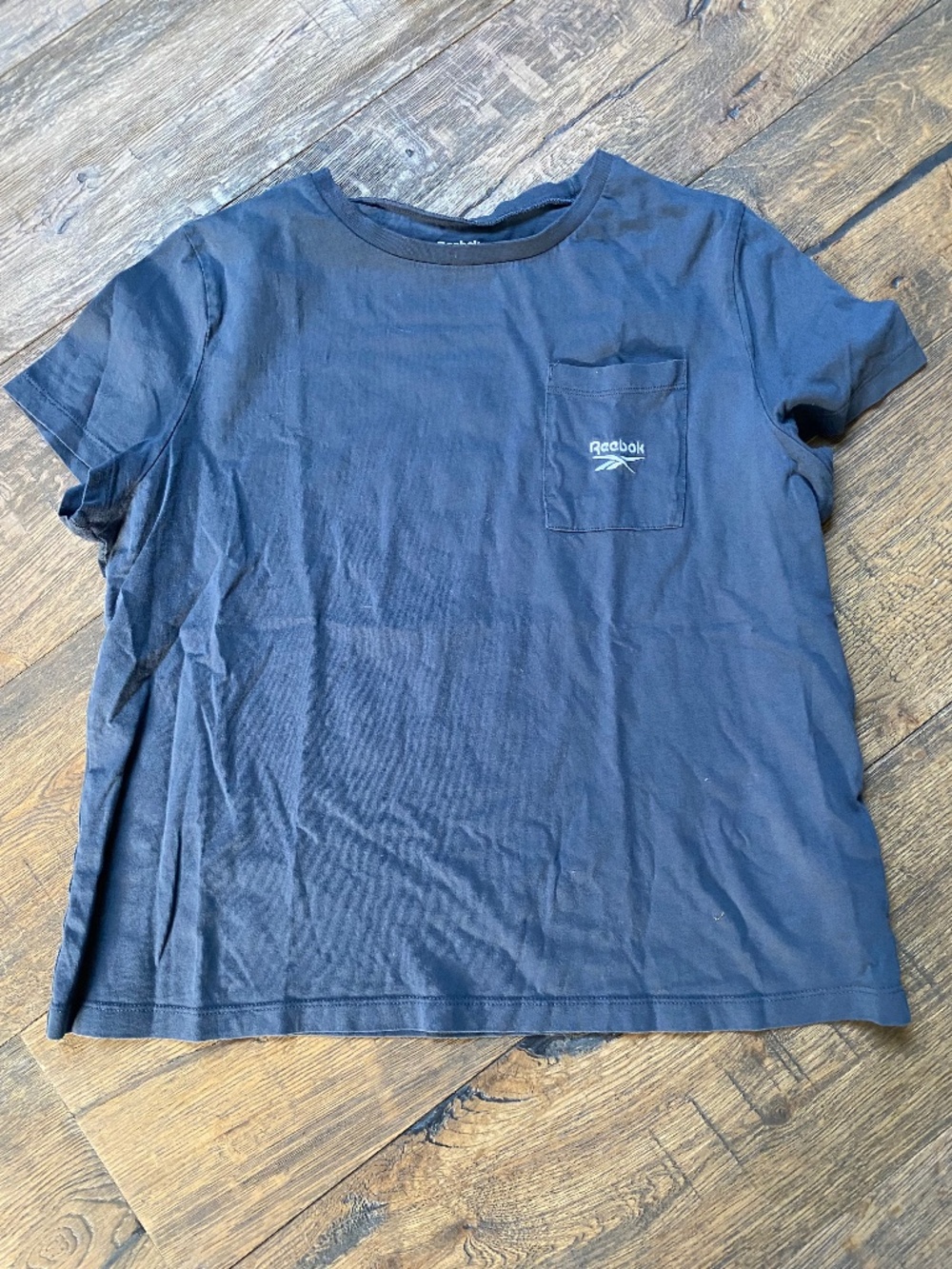 Reebok Women's Short Sleeve Pocket Tee Dark Gray Size XL Casual Athleisure Shirt